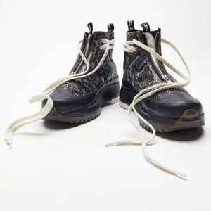 Converse high tops 8.5 Women's all weather Run Star